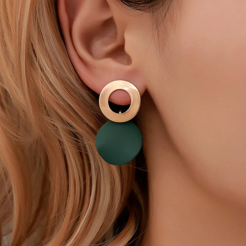 Fashion Earrings Black White round Circle Geometric Metal Earrings for Women Punk Metal Earring Trendy Jewelry Wholesale 024