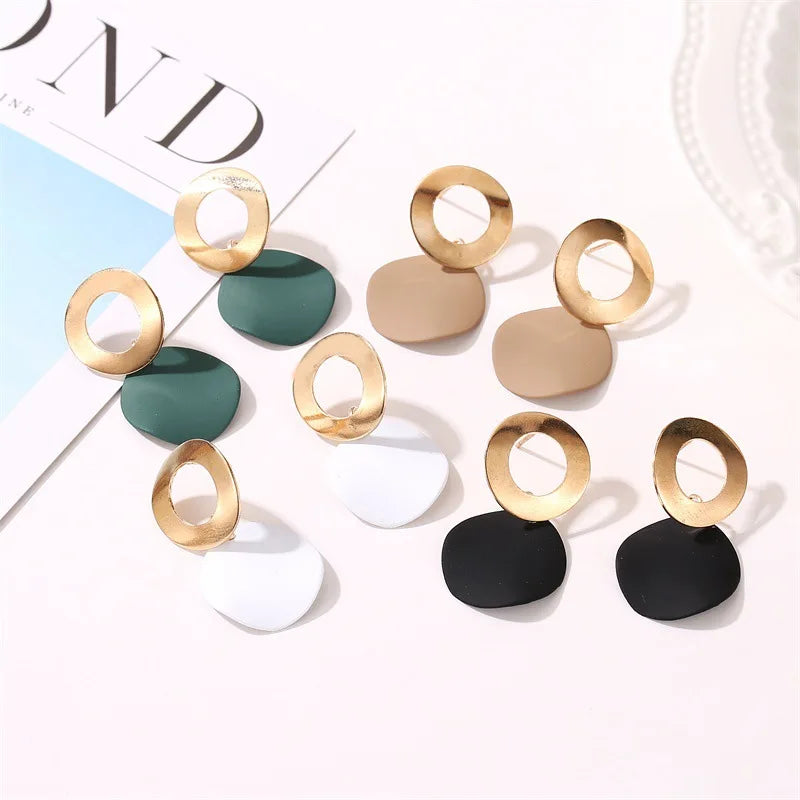 Fashion Earrings Black White round Circle Geometric Metal Earrings for Women Punk Metal Earring Trendy Jewelry Wholesale 024