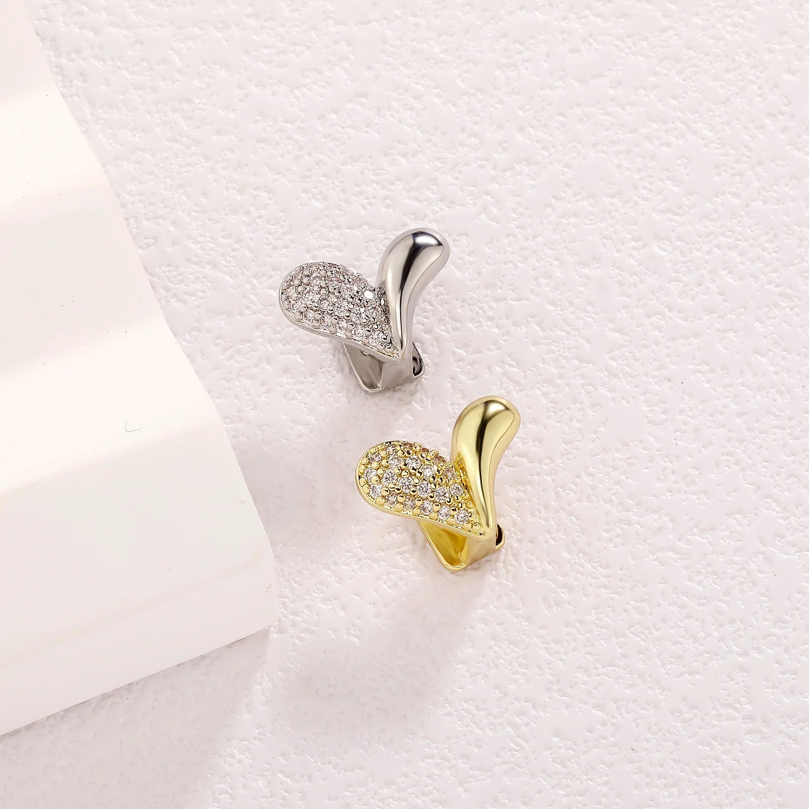 TOPGRILLZ Iced Out Cubic Zirconia Heart Teeth Grillz Vintage Single Tooth Caps For Unisex Jewelry Christmas Gift Dental Grills