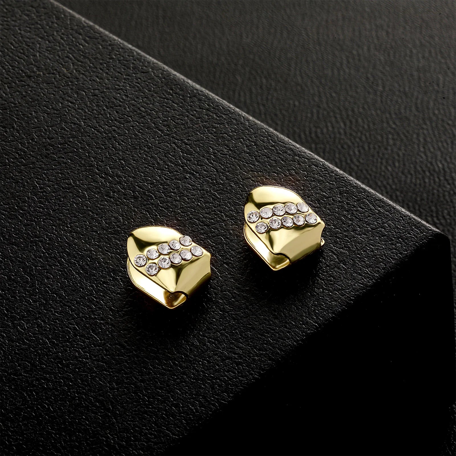 TOPGRILLZ New Gold Color Plated Hip Hop Single Teeth Grillz Cap Top Tooth GRILLZ for Halloween Christmas Party Jewelry,Gift