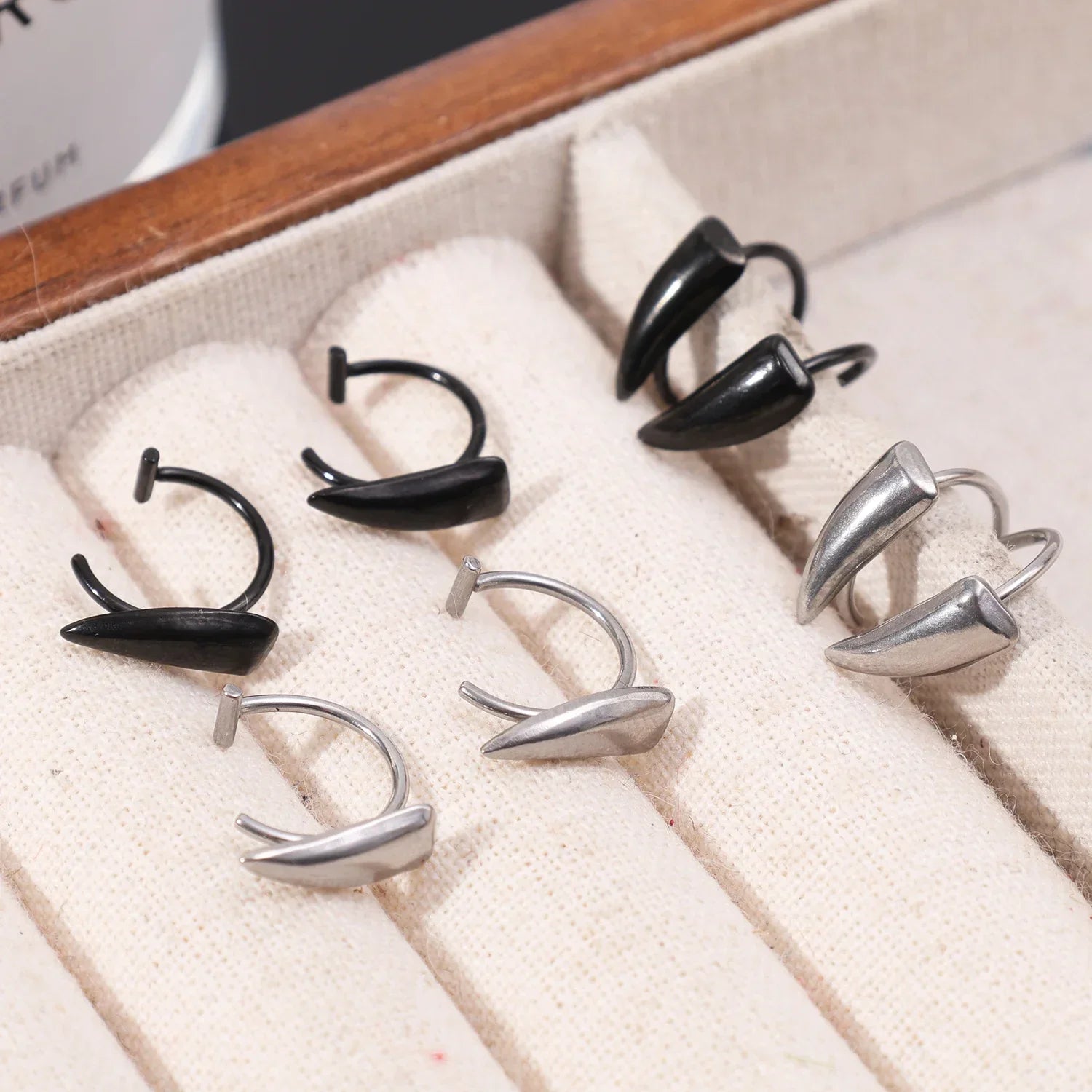 2PCS Stainless Steel Personalised Sharp Teeth Fake Piercing Lip Ring Punk Exaggerated Jewelry for Women Gothic Body Jewelry