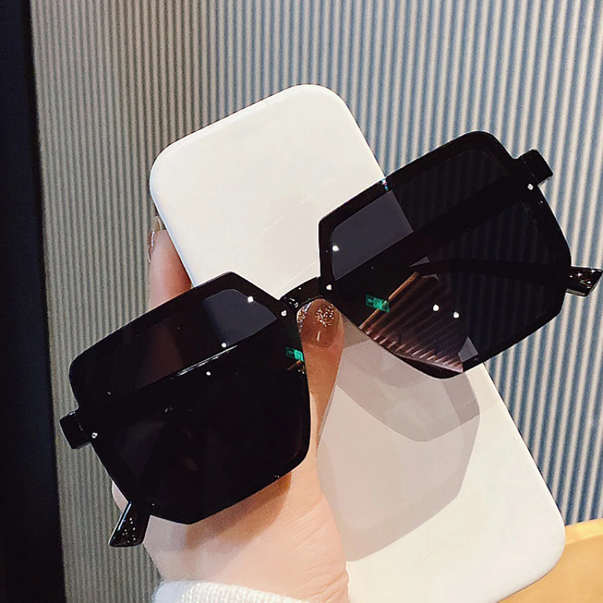 Big Frame Vintage Sunglasses Women, Elegant Square Sun Glasses Retro Eye Glasses Goggle for Female Polygon Sunglasses  