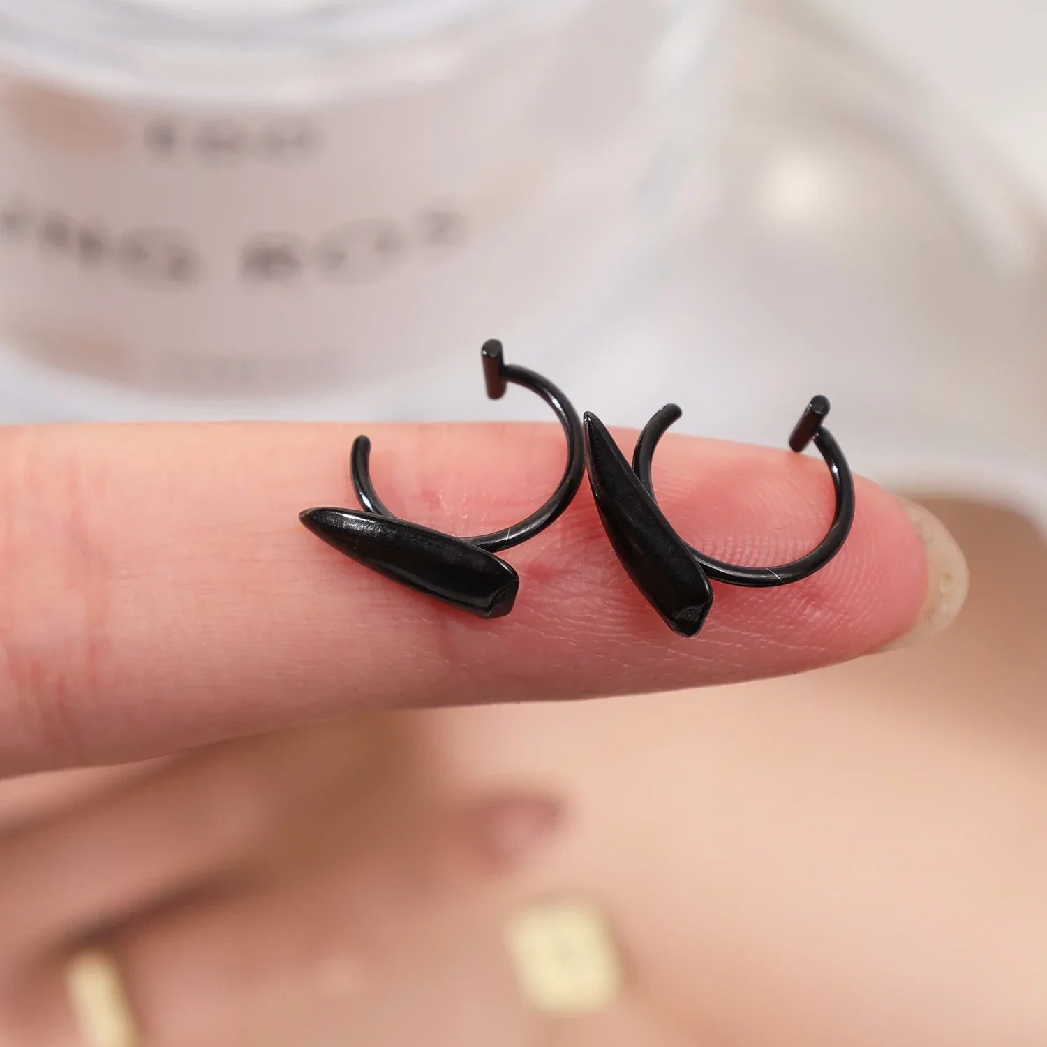 2PCS Stainless Steel Personalised Sharp Teeth Fake Piercing Lip Ring Punk Exaggerated Jewelry for Women Gothic Body Jewelry